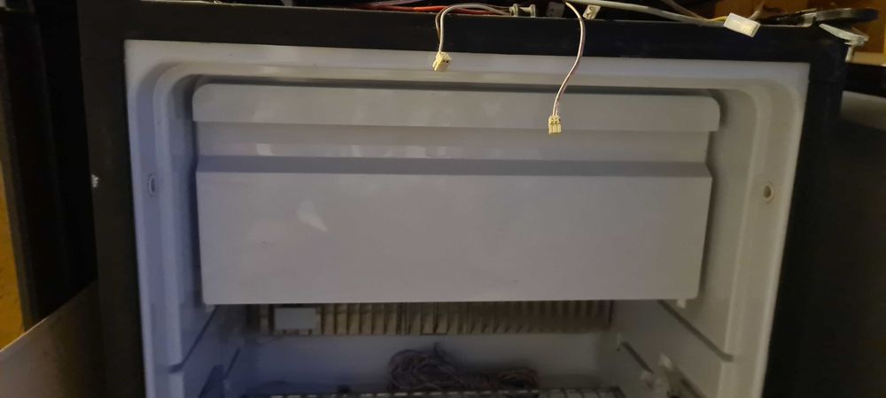 Drzwiczki półki do turystycznej lodówki absorbcyjnej