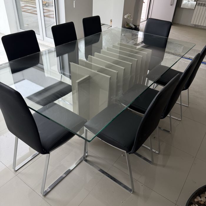 Mesa usada e 8 cadeiras