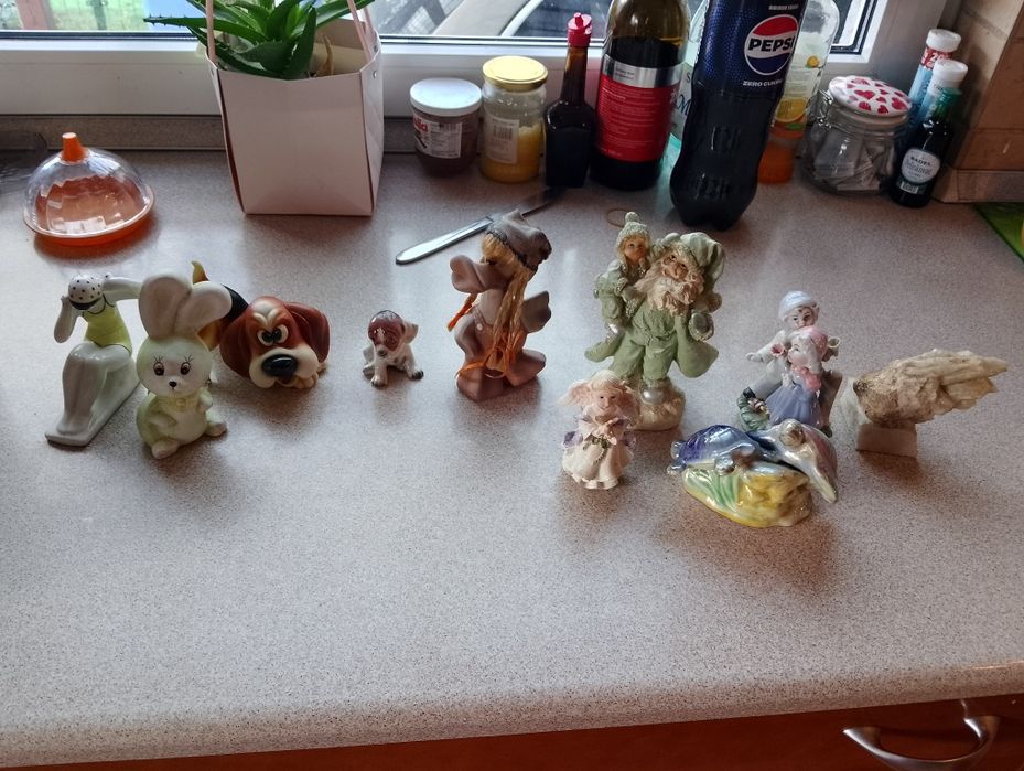 Zestaw figurek z porcelany