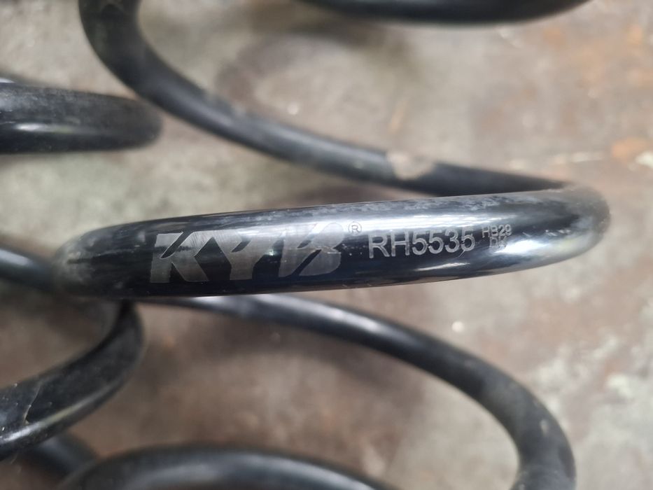 Продам пружини гольф 4, задні KYB RH5535 hb29d14