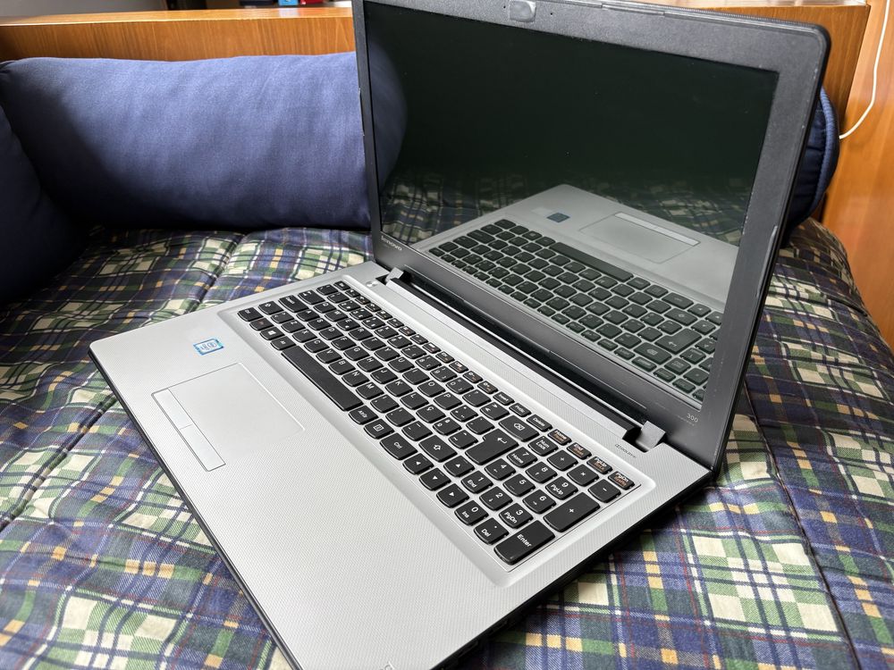 Portátil Lenovo ideapad 300-15ISK i7 8GB