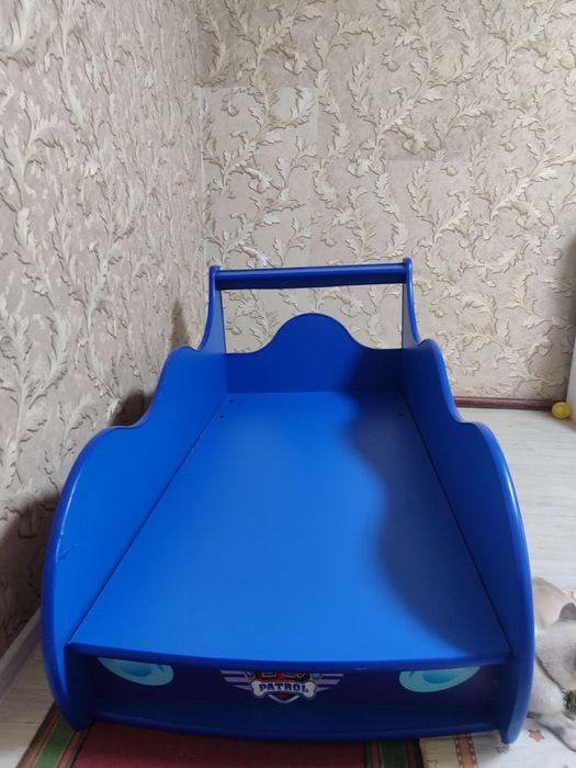 Продам кровать ввиде машинки