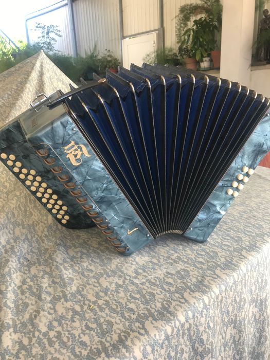 Vendo esta concertina em LA sustenido