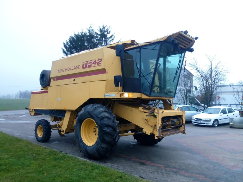 Kombajn zbożowy New Holland TF42, przystawka do kukurydzy