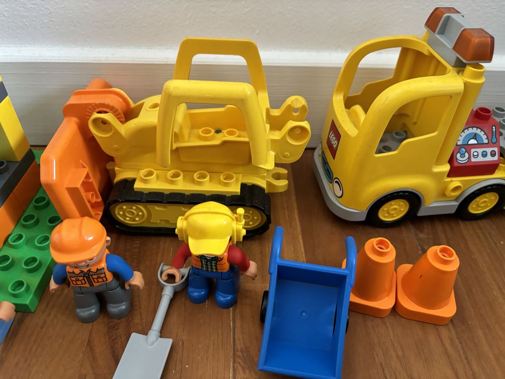 Lego Duplo budowa wywrotka dźwig spychacz + gratis ludzik i szczypce