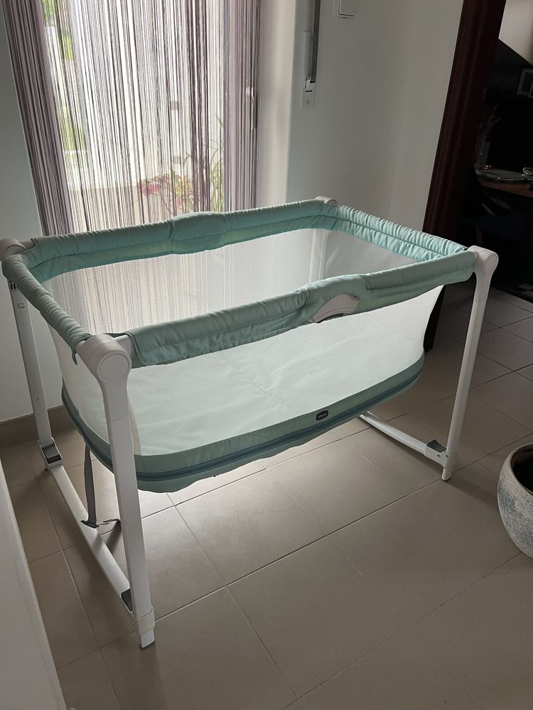 Cama de viagem Chicco com 2 niveis de altura