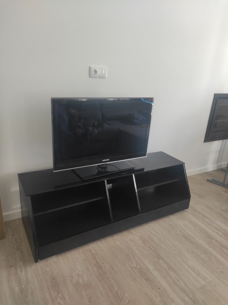 Móvel preto de TV
