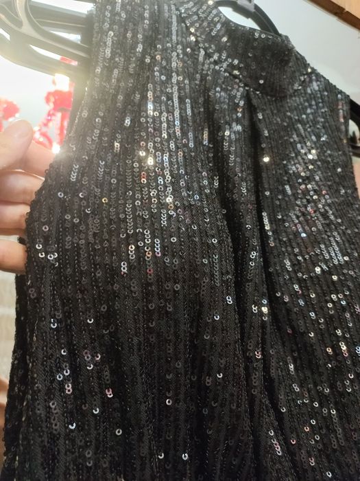 Нарядна вечірня сукня