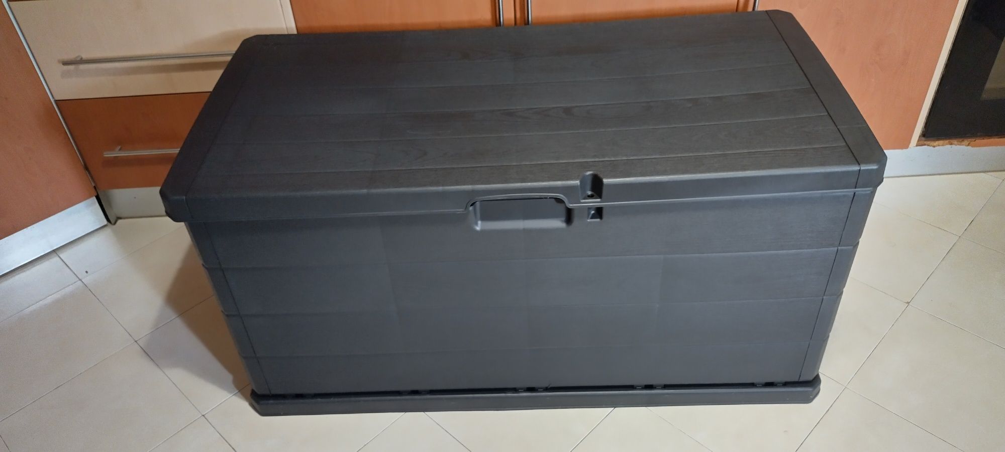 Baú jardim exterior médio 200litros 40€ e tamanho grande por 60€  NOVO