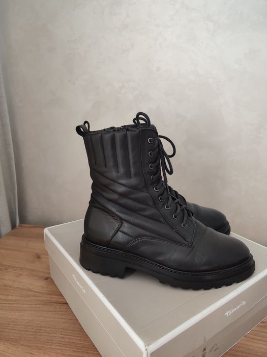 Зимові ботінки  тамаріс в гарному стані