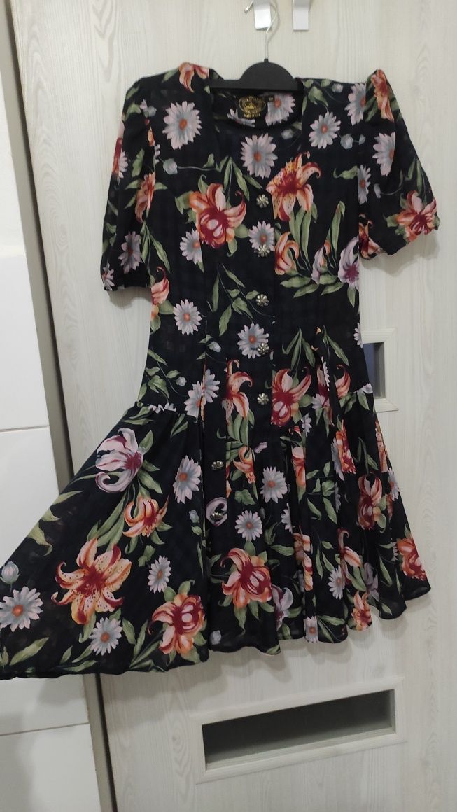 Sukienka w kwiaty, rozmiar 38