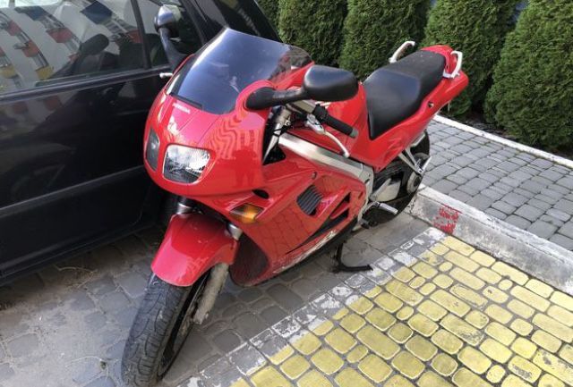 honda vfr750f nc36