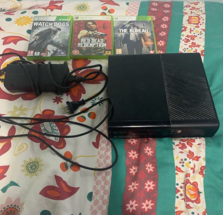 Xbox 360 E 500 GB + Kinect + 3 gry – Gotowy do gry!