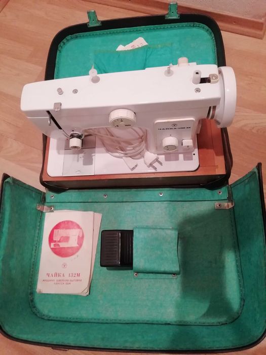 Швейная машинка  Чайка 132 М с электроприводом, идеальное состояние