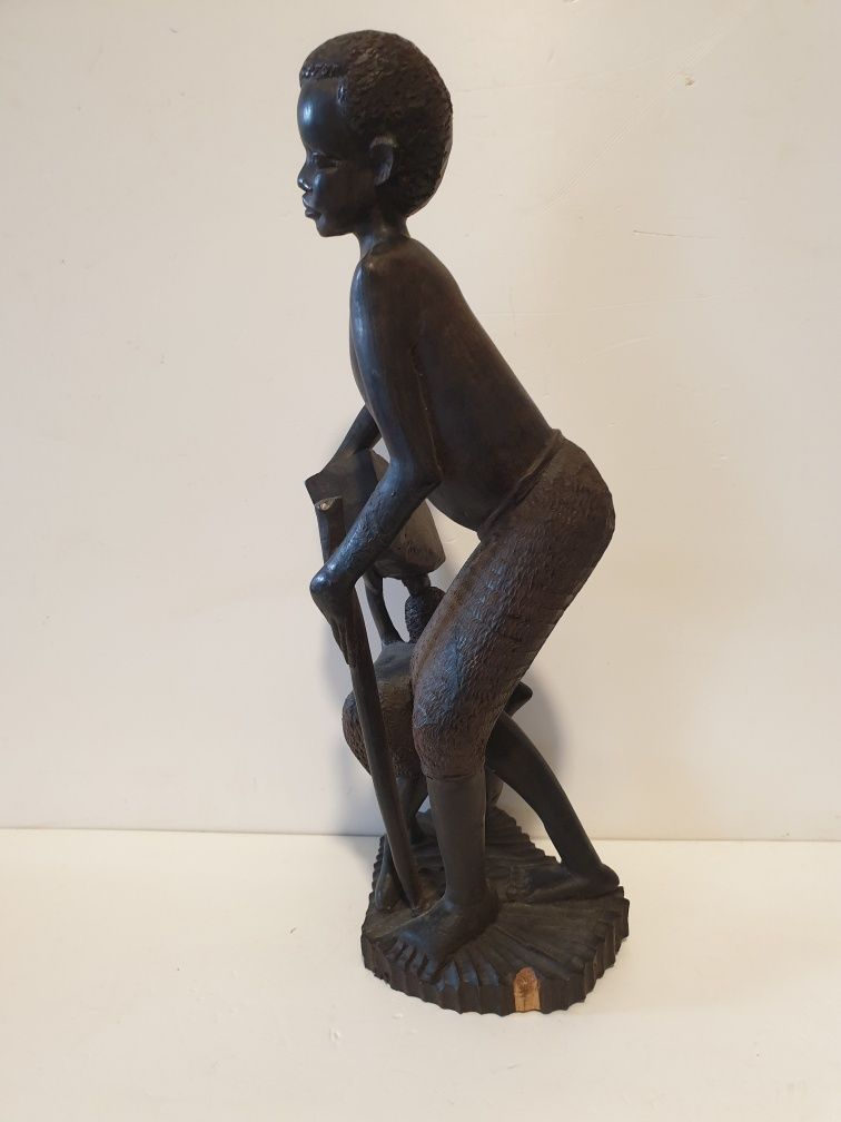 Antiga escultura africana em madeira exótica