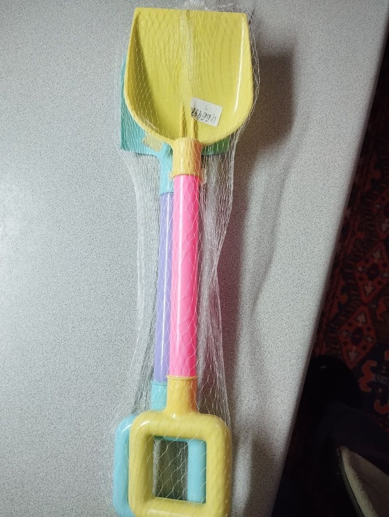 Продам  шапки Недорого