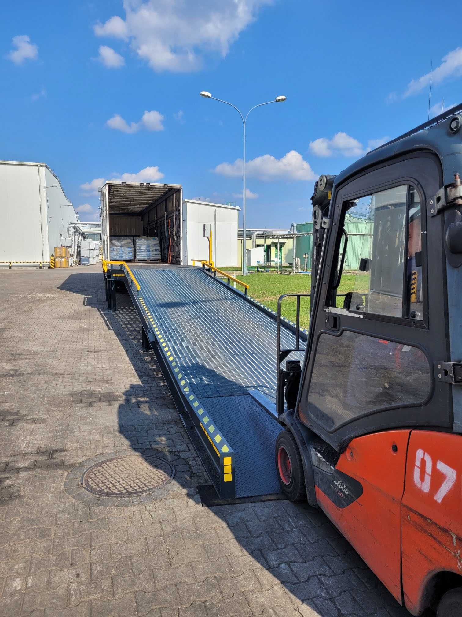 Rampa stacjonarna załądunek rozładunek TIR plac rozładunkowy