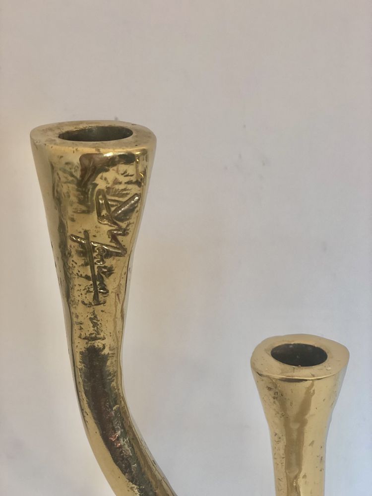 Candelabro tripé, David Marshall