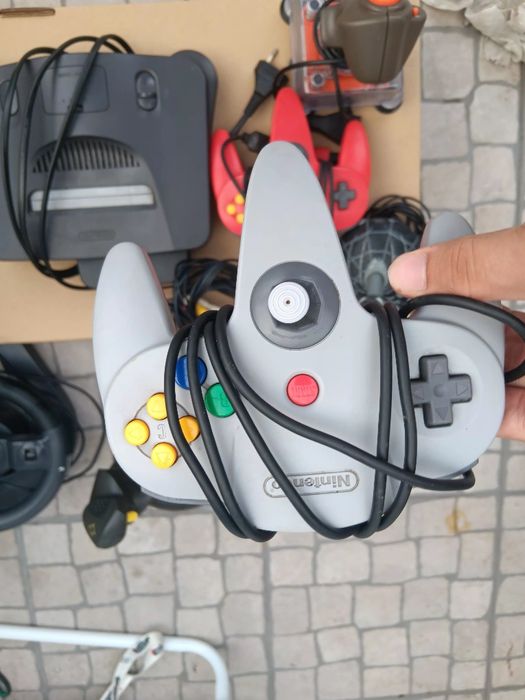 Vendo nitendo 64 com controlos