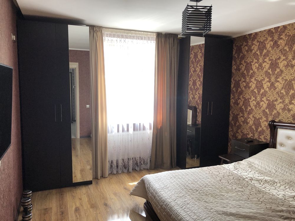 Продам 2 кімнатнуКвартиру В самому Центрі Рівного біля Парку Шевченка.