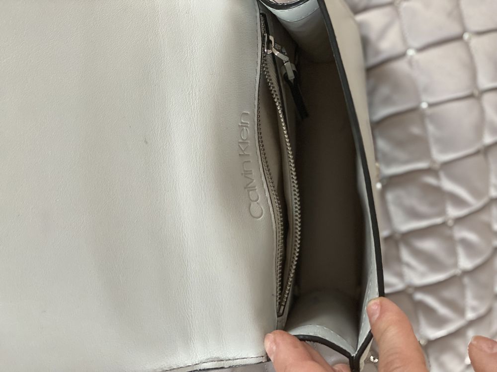 Listonoszka Calvin Klein