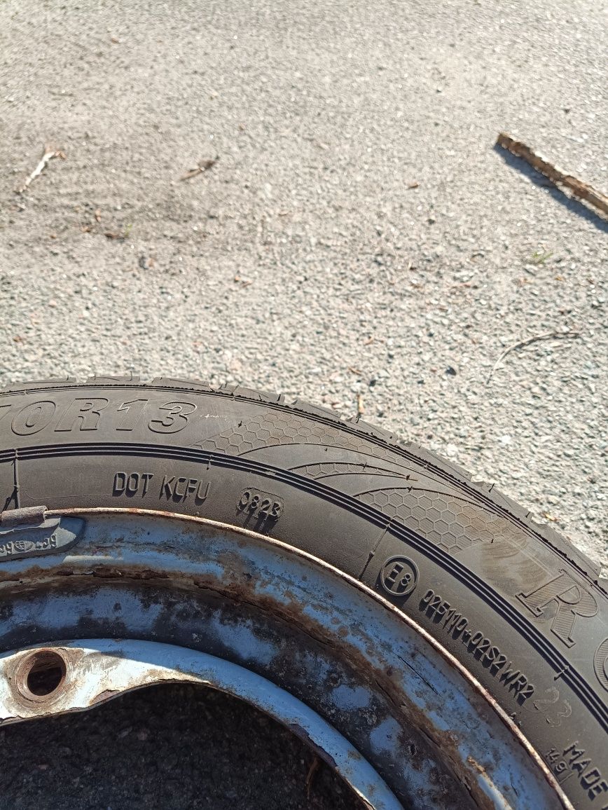 Продам резину 155/70 R13 на дисках.В наличии два колеса.