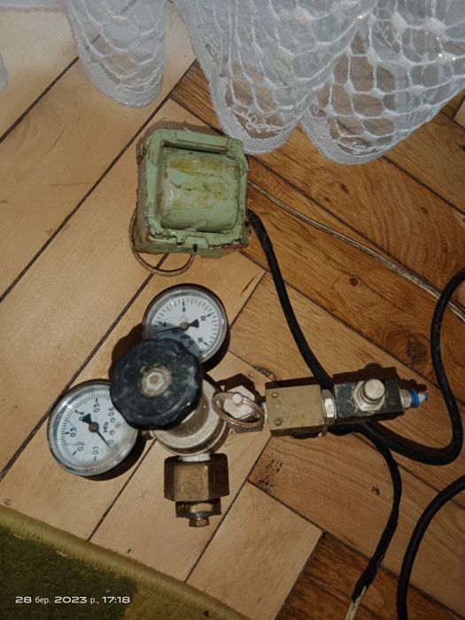 Продам редуктор і зворотній клапан