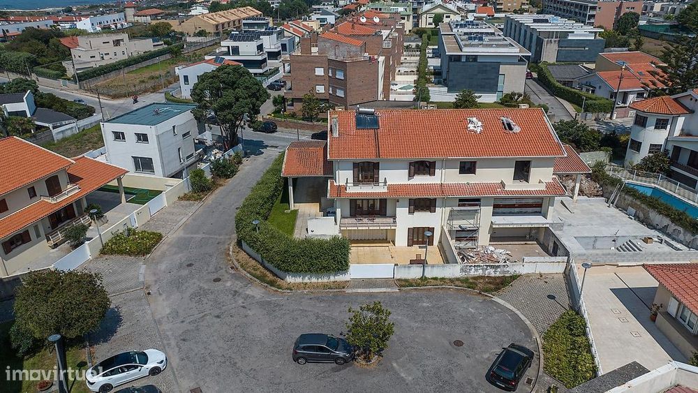 Moradia T4 para venda