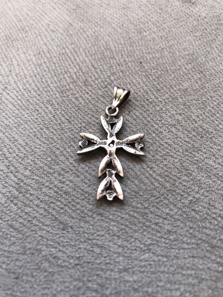 Cruz pendente de prata 925 com pedras