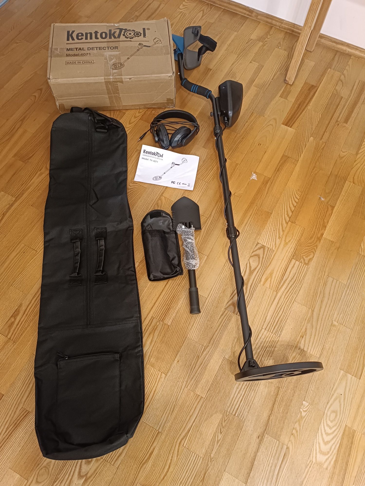 Wykrywacz metalu KENTOKTOOL TX-4071 z ekranem LCD plus torba i saperka