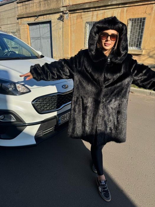 Черная норковая шуба - низ клеш, рукав реглан.