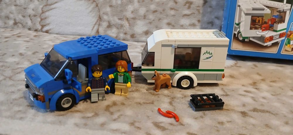 Klocki Lego City (60117) Van z przyczepą kampingową - stan jak nowy
