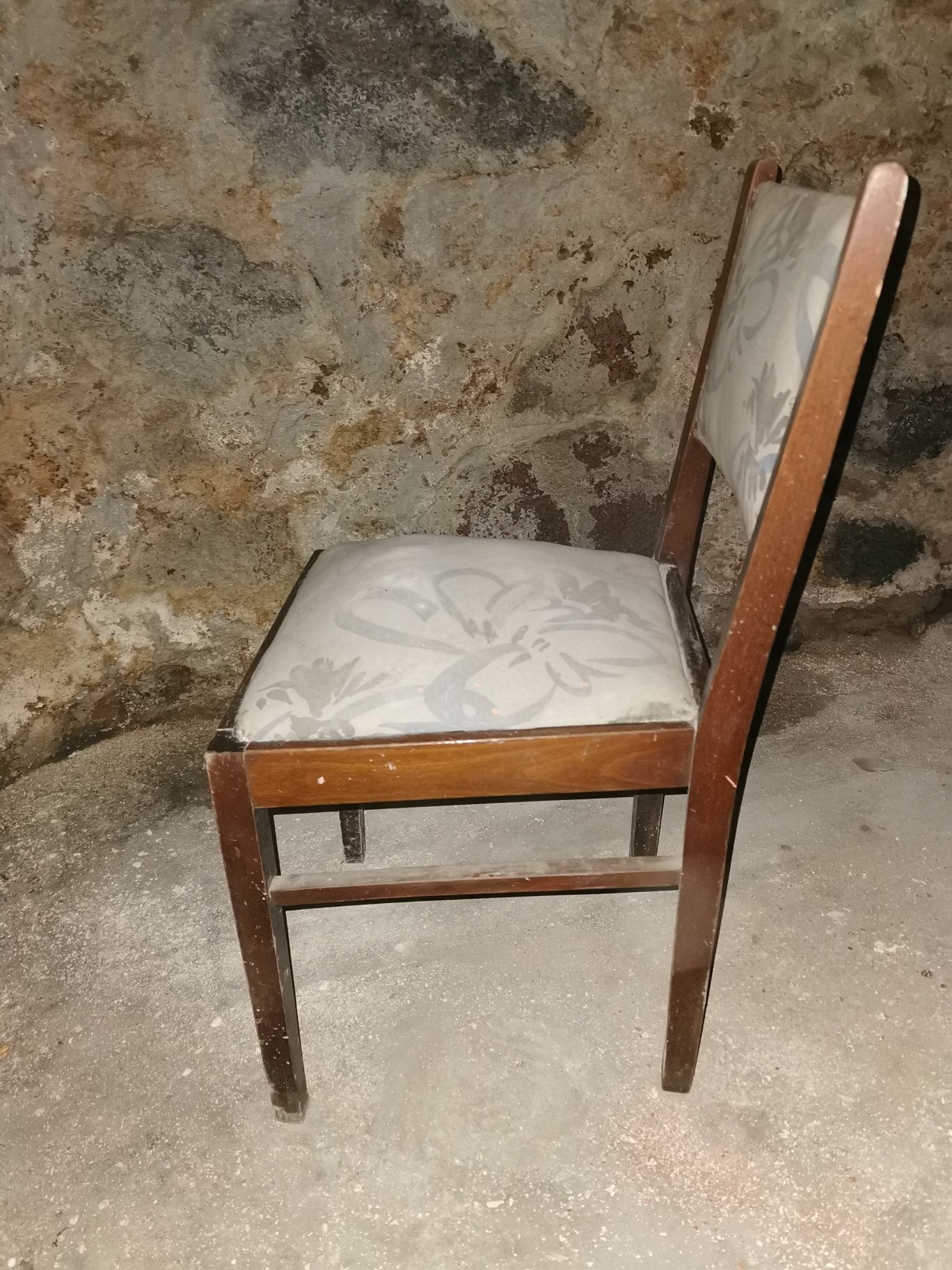 Krzesło do odrestaurowania