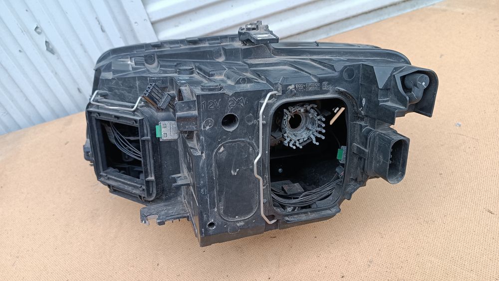 Vendo farol direito de Audi Q5 xenon ano 2009/12
