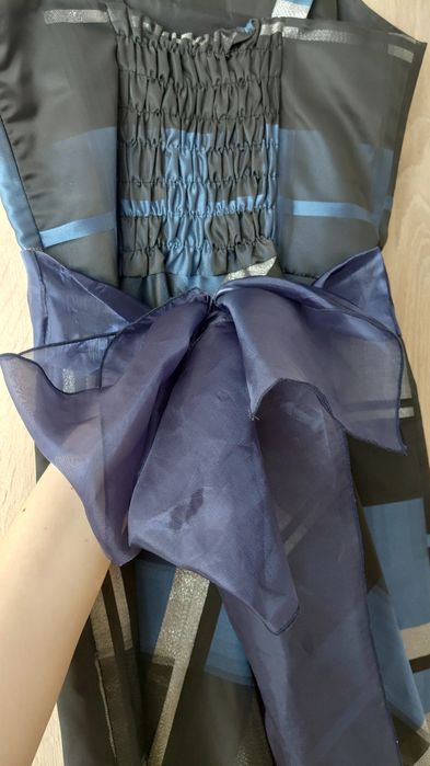 Czarna wieczorowa sukienka z brokatem Reserved s