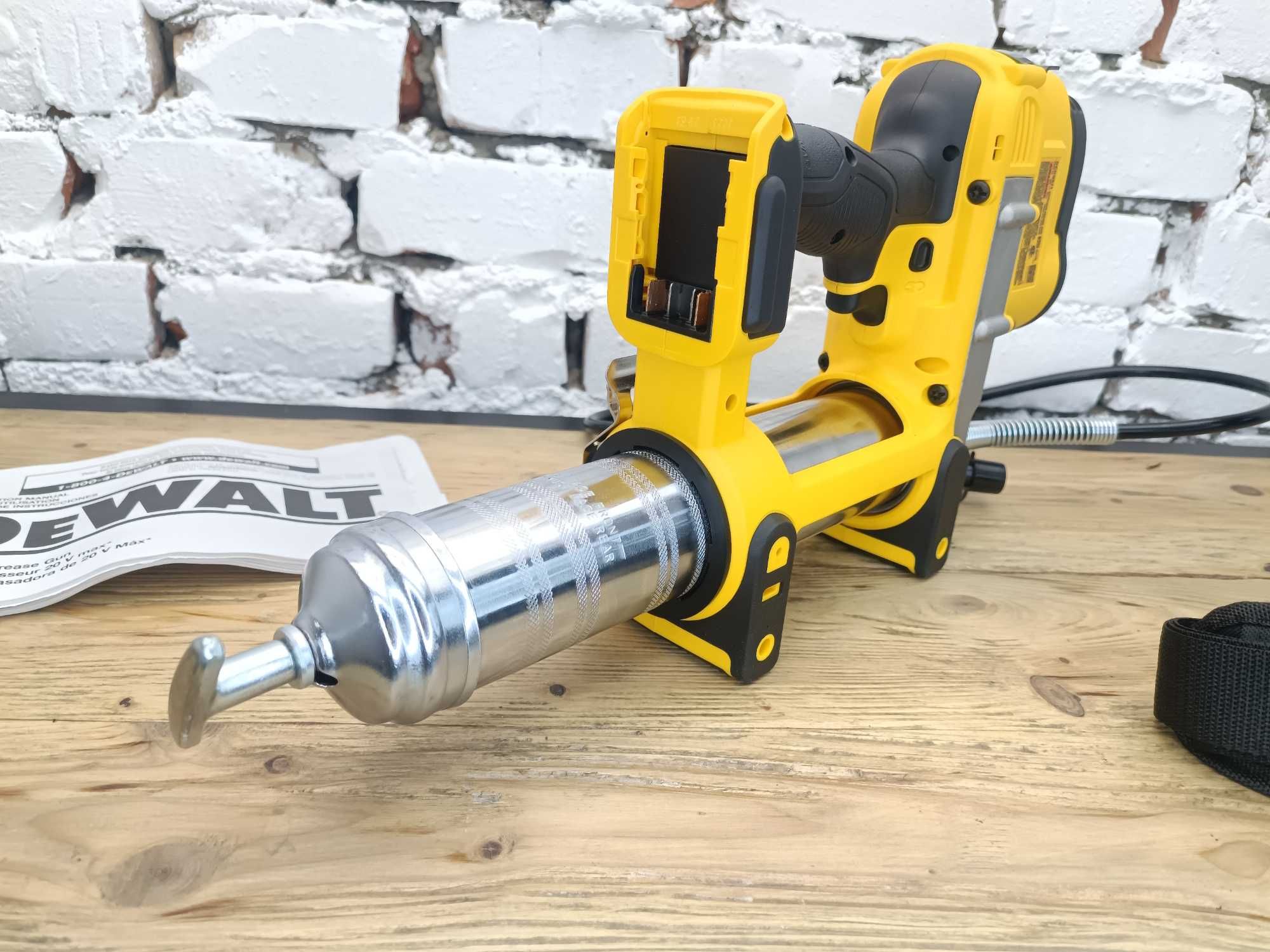 DeWalt DCGG571 20V Шприц мастильний пістолет MADE IN USA ОРИГІНАЛ