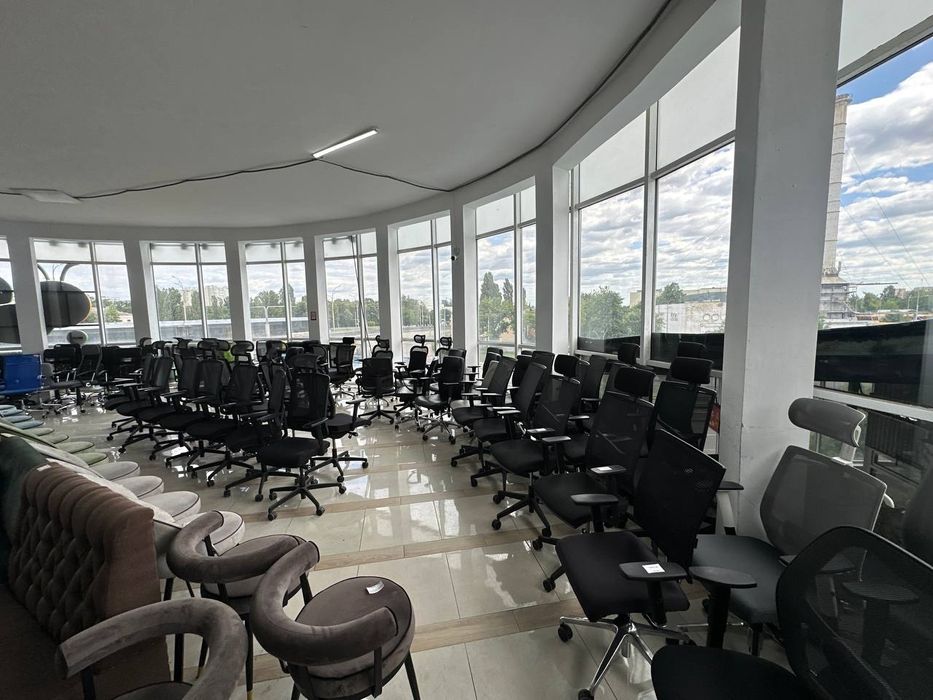 Продам меблі з офісу, столи, стільці, тумби,полиці,стелажі,комоди,