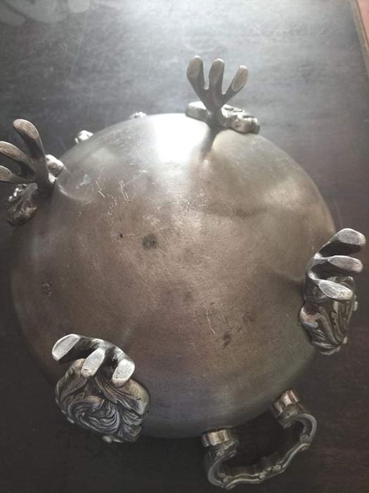 Terrina antiga- estado global nas fotografias.