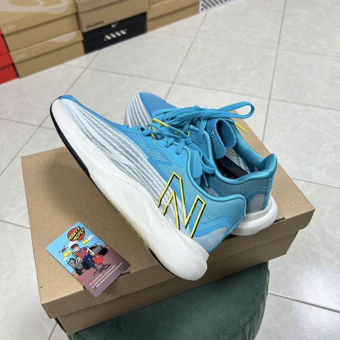 Жіночі кросівки New Balance FuelCell для бігу 40 р спортивні легкі бу