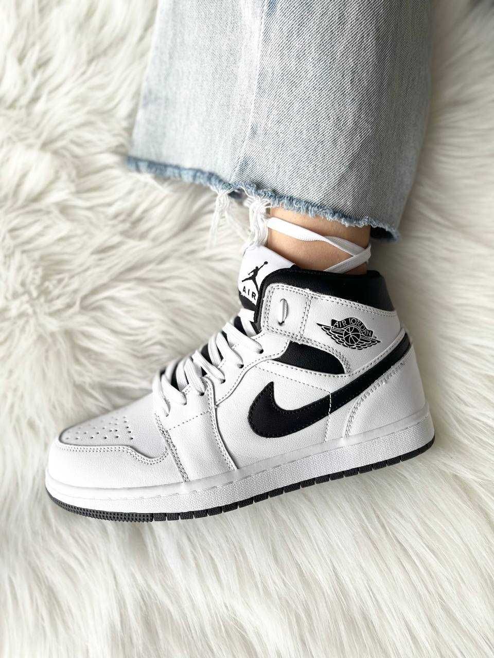 АКЦІЯ! Жіночі кросівки Nike Jordan 1 Mid ‘White Black Logo’ (36 р.)