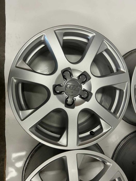 Felgi Aluminiowe oryginał Audi 5x112  8J x 17'' ET 39 Audi
