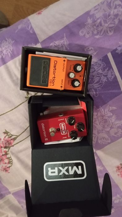 Примочки для електрогітари MXR Distortion 3 і Boss Distortion DS1