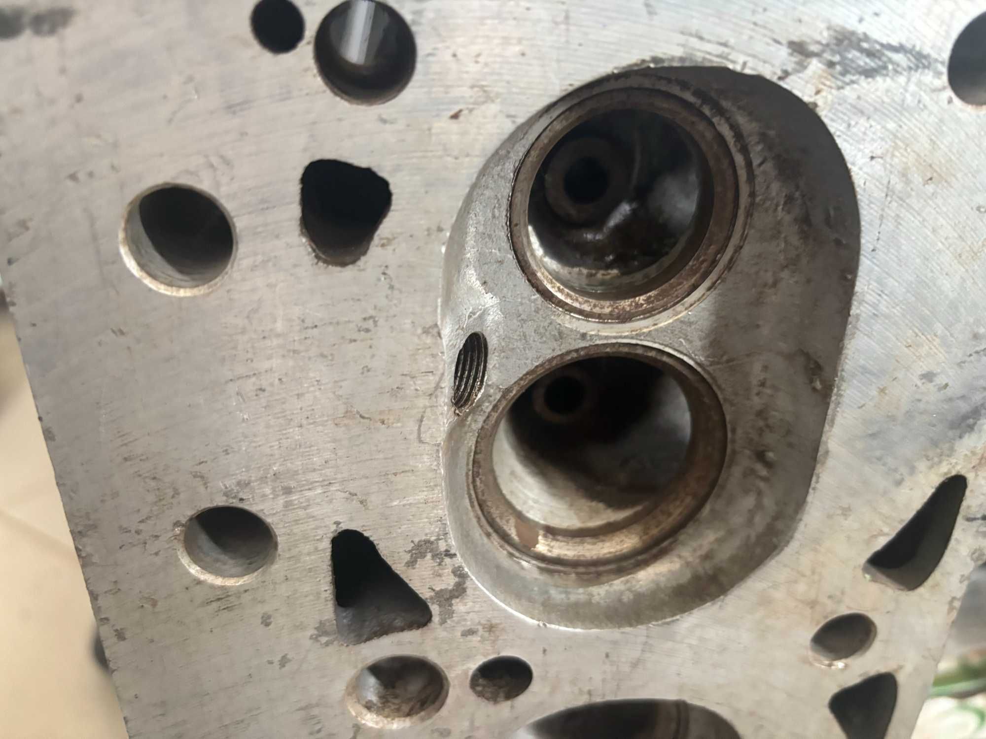 Головка Газ-21  Газ-24 УАЗ  "Волга" НОВАЯ
