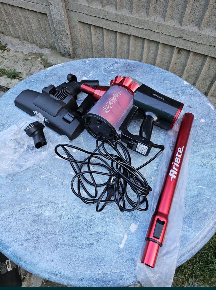 Odkurzacz pionowy cyklonowy Ariete 2761/10 Handy Force Ręczny 600W