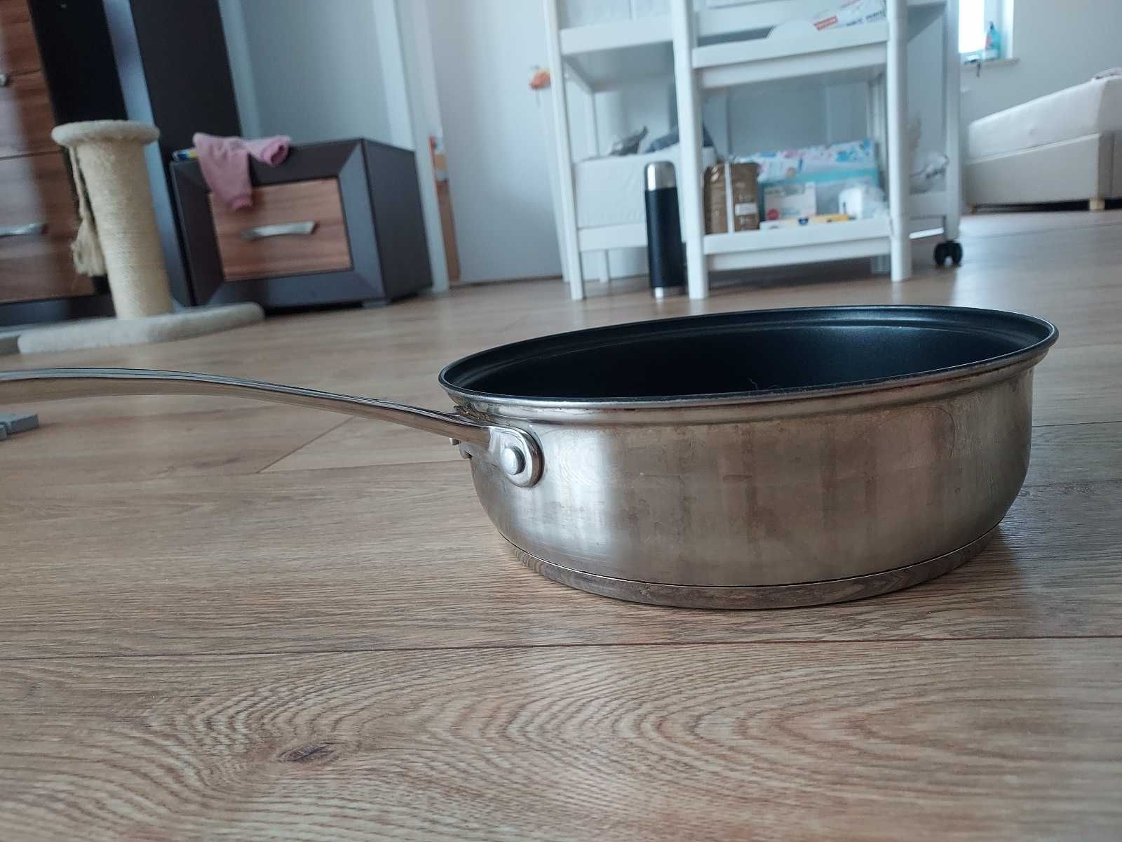 Patelnia stalowa Bergner wysoka, średnica 26cm