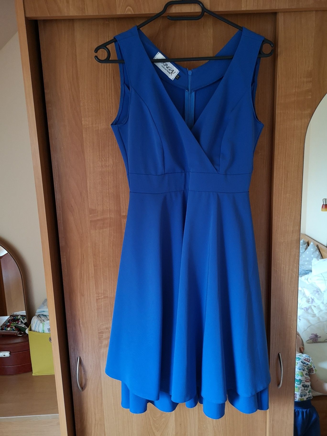 Niebieska sukienka koktajlowa, wieczorowa