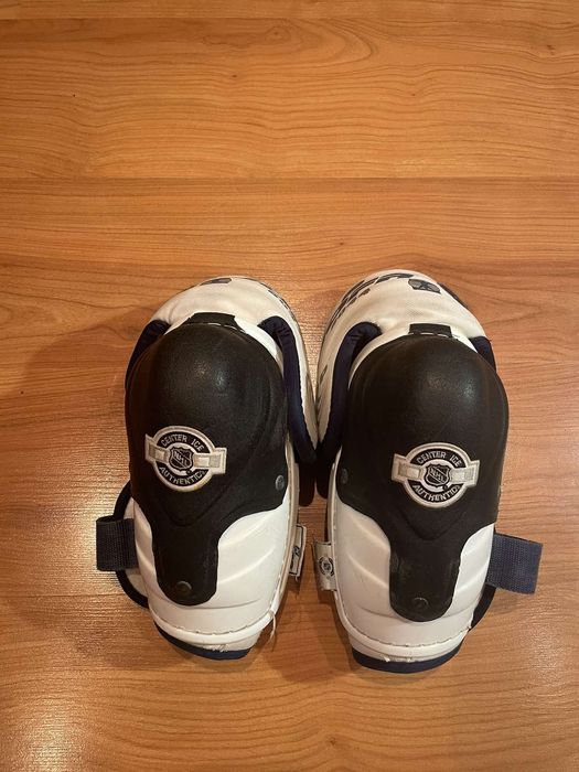 Продам хоккейные щитки, нагрудники и краги.