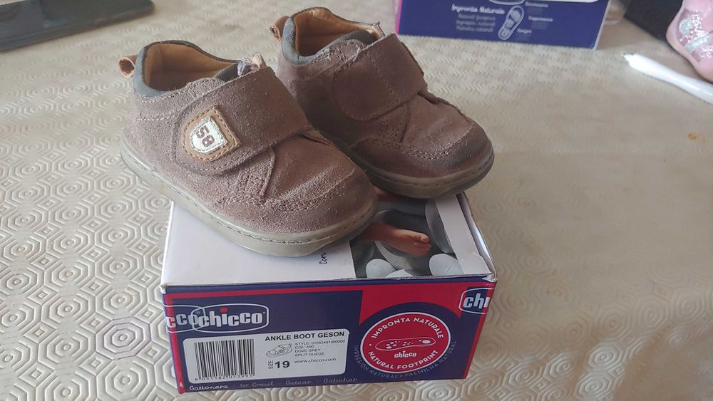 Sapatos chicco cor taupe. Tamanho 19