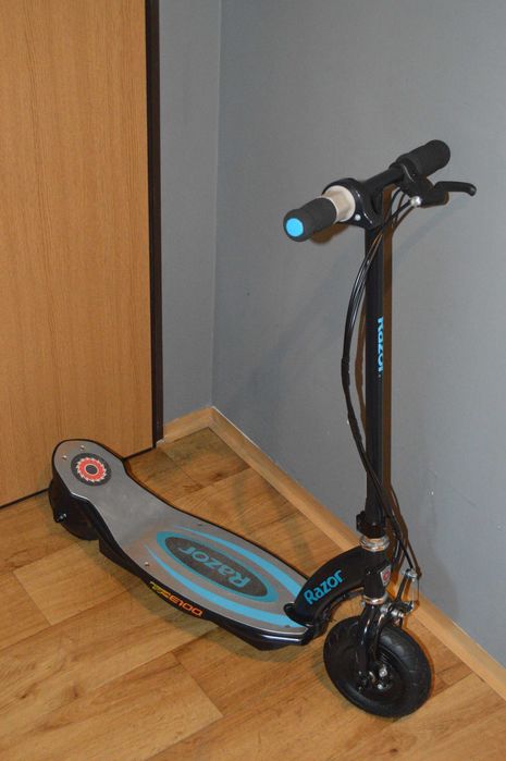 Jak nowa!  Hulajnoga elektryczna Razor E100