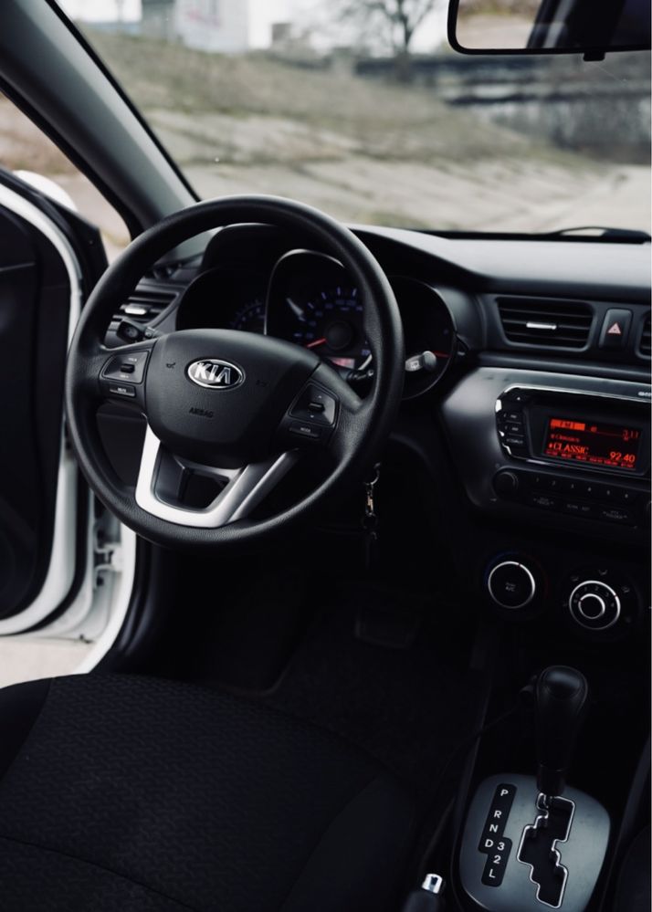 Kia rio 2013 года